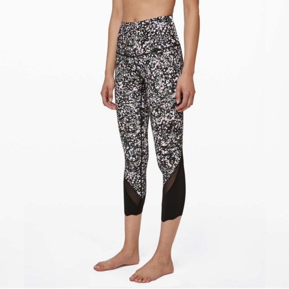 Lululemon Wunder Under Crop II Roll Down Scallop Luxtreme Floral Spritz …